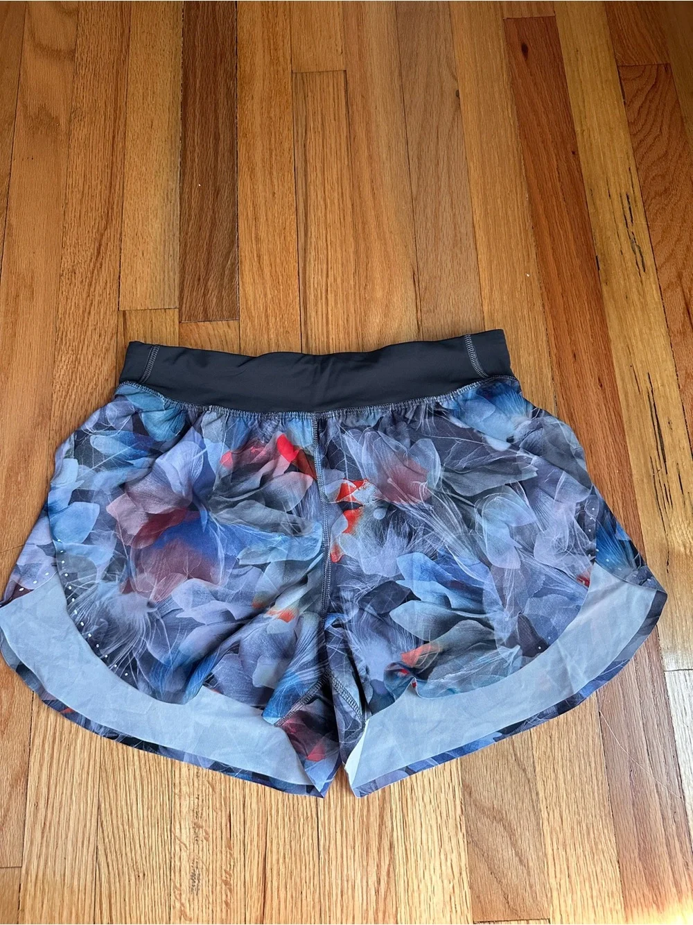 Lululemon Hotty Hot Lined Running Shorts Size 6 Blue Floral Print